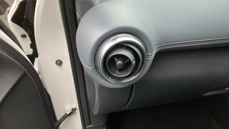 Nissan Juke 1.0 DiG-T N-Connecta 5dr Petrol Hatchback